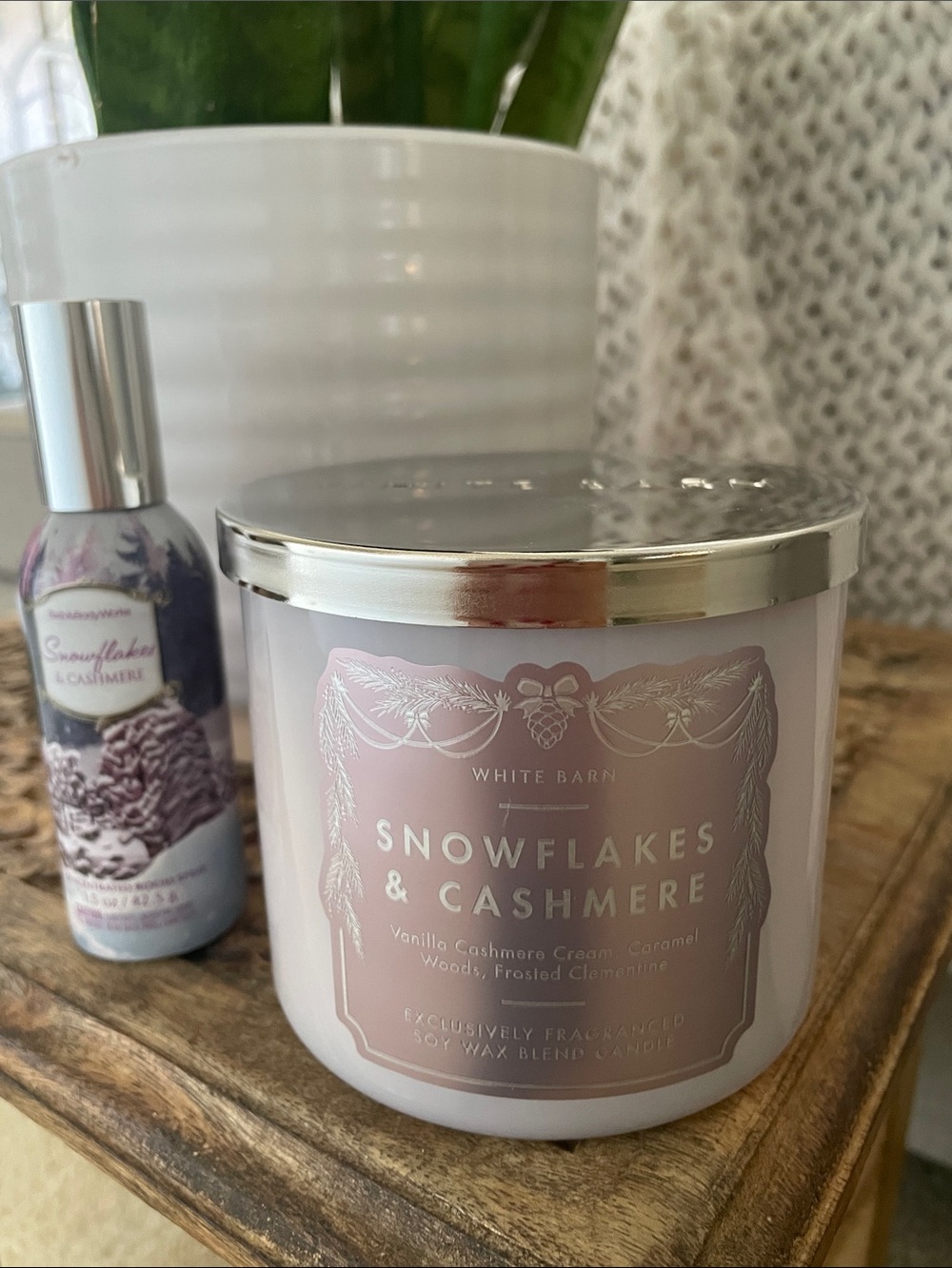 Bath & Body Works White Barn Snowflakes & Cashmere Candle and Room Spray